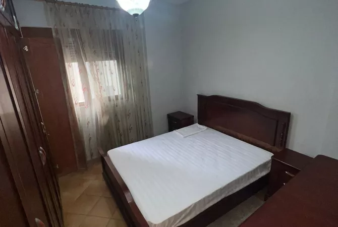 Shtepi me qera Apartament ne Tirane, 3+1, Mobilimi E mobiluar, Pagesa 750  Euro.