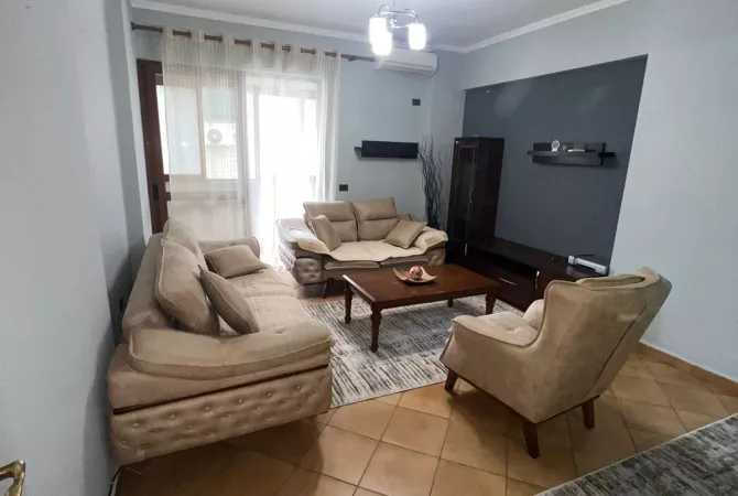 Shtepi me qera Apartament ne Tirane, 3+1, Mobilimi E mobiluar, Pagesa 750  Euro.