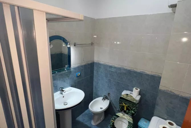 Shtepi me qera Apartament ne Tirane, 3+1, Mobilimi E mobiluar, Pagesa 750  Euro.