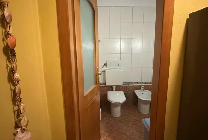 Shtepi ne shitje Apartament ne Durres, 1+1, Mobilimi E mobiluar, Pagesa 90,000  Euro.