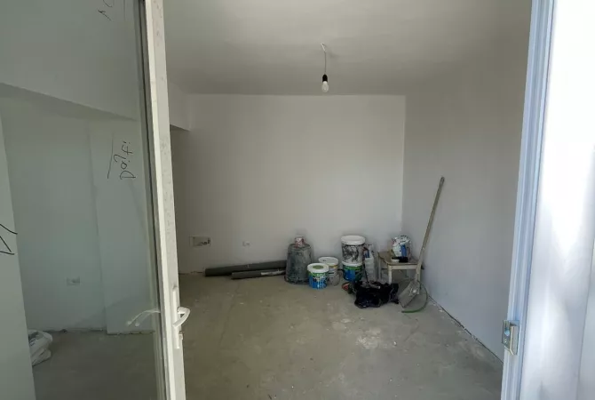 Jepet me qera dyqan ne Shkoze 