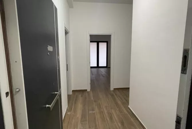 Shtepi me qera Apartament ne Tirane, 2+1, Mobilimi Bosh, pa mobiluar, Pagesa 620  Euro.