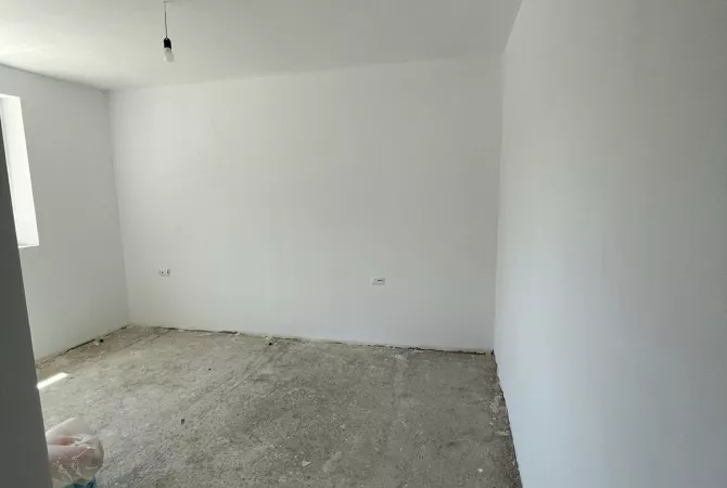 Shtepi me qera Apartament ne Tirane, 2+1, Mobilimi Bosh, pa mobiluar, Pagesa 620  Euro.