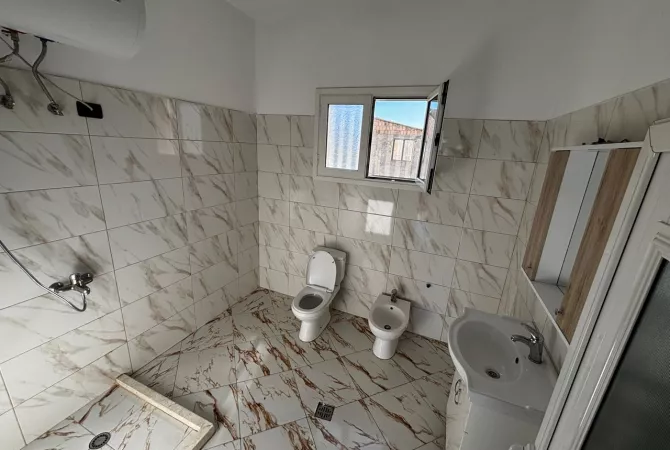 Shtepi me qera 2+1 ne Tirane - 40,000 Leke