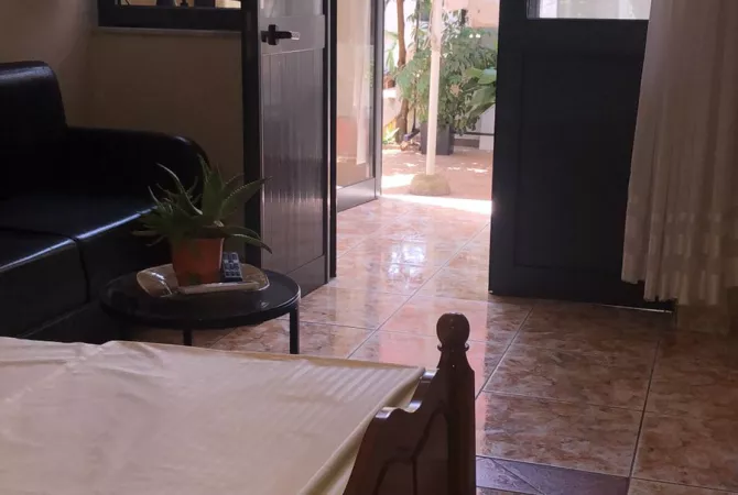 Shtepi me qera Apartament ne Tirane, Garsoniere, Mobilimi E mobiluar, Pagesa 35,000  Leke.