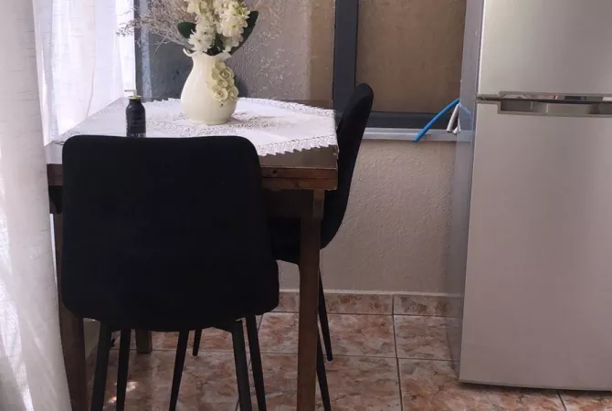 Shtepi me qera Apartament ne Tirane, Garsoniere, Mobilimi E mobiluar, Pagesa 35,000  Leke.