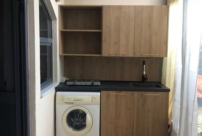 Shtepi me qera Apartament ne Tirane, Garsoniere, Mobilimi E mobiluar, Pagesa 35,000  Leke.