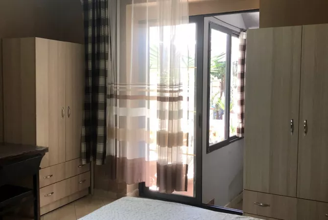 Shtepi me qera Apartament ne Tirane, 1+1, Mobilimi E mobiluar, Pagesa 50,000  Leke.