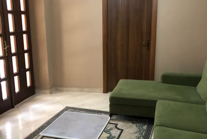 Shtepi me qera Apartament ne Tirane, 1+1, Mobilimi E mobiluar, Pagesa 50,000  Leke.