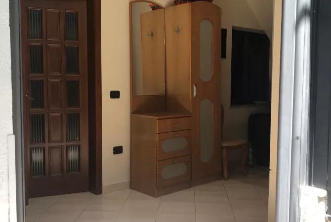 Shtepi me qera 1+1 ne Tirane - 50,000 Leke