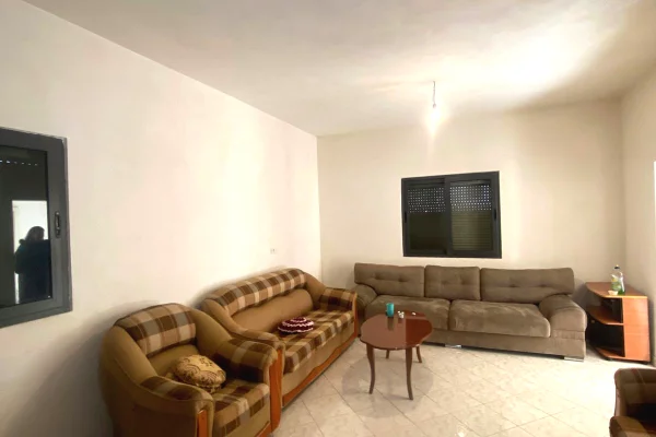 Shtepi me qera 2+1 ne Tirane - 330 Euro