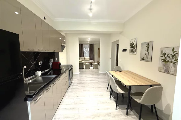 Shtepi me qera Apartament ne Tirane, 2+1, Mobilimi E mobiluar, Pagesa 850  Euro.