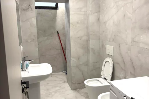 Shtepi me qera Apartament ne Tirane, 2+1, Mobilimi E mobiluar, Pagesa 850  Euro.