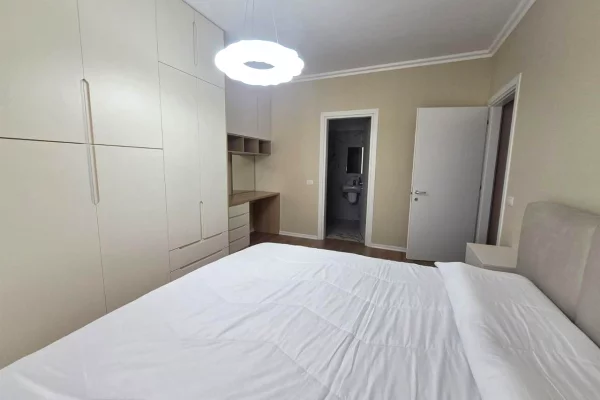 Shtepi me qera 2+1 ne Tirane - 650 Euro