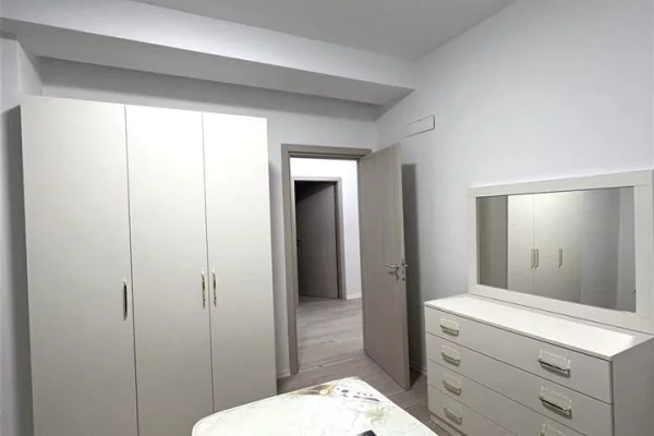 Shtepi me qera 2+1 ne Tirane - 60,000 Leke