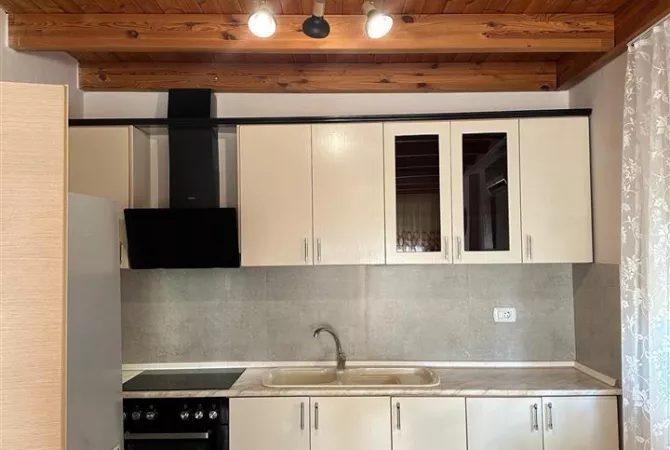 Shtepi me qera 2+1 ne Tirane - 55,000 Leke