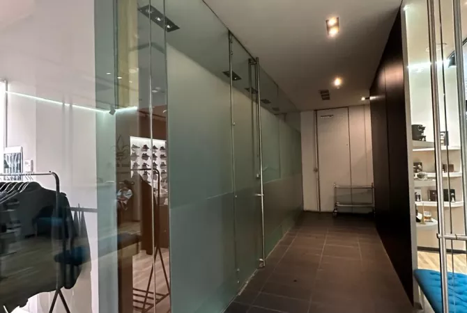 Ambient biznesi me qera 3+1 ne Tirane - 1,000 Euro