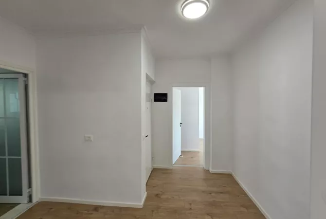 Shtepi ne shitje Apartament ne Tirane, 2+1, Mobilimi Bosh, pa mobiluar, Pagesa 145,000  Euro.