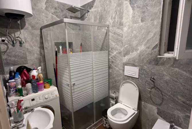 Shtepi ne shitje Apartament ne Tirane, 1+1, Mobilimi E mobiluar, Pagesa 83,000  Euro.