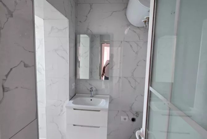 Shtepi ne shitje Apartament ne Tirane, 2+1, Mobilimi Bosh, pa mobiluar, Pagesa 128,000  Euro.