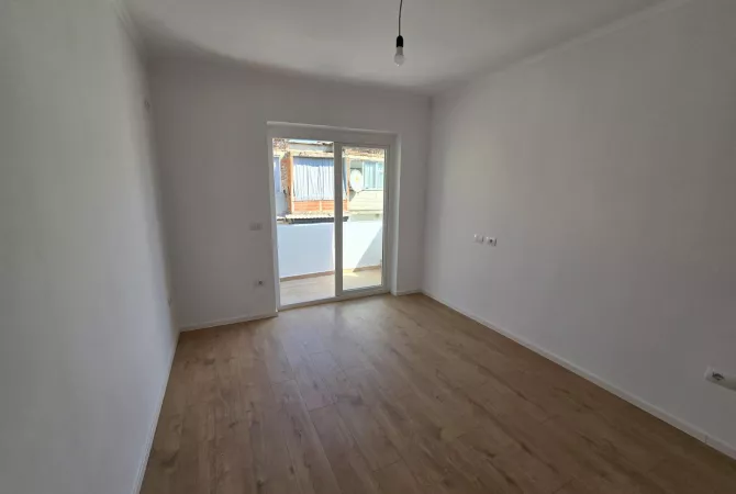 Shtepi ne shitje Apartament ne Tirane, 2+1, Mobilimi Bosh, pa mobiluar, Pagesa 128,000  Euro.