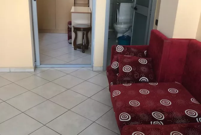 Shtepi me qera Apartament ne Tirane, 1+1, Mobilimi E mobiluar, Pagesa 30,000  Leke.