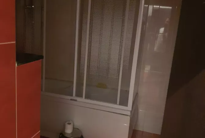 Shtepi ne shitje Apartament ne Tirane, 2+1, Mobilimi Bosh, pa mobiluar, Pagesa 176,688  Euro.