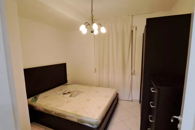 Shtepi me qera 1+1 ne Tirane - 45,000 Leke