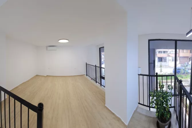 Ambiente Commerciale in Affitto 3+1 a Tirana - 1,000 Euro