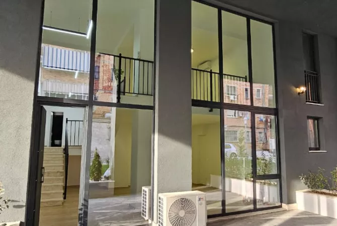 Jepet me qera ambient biznesi tek Pazari i Ri/1000 euro 