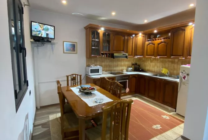 Shtepi ne shitje Vila Luksoze ne Tirane, 4+1, Mobilimi Bosh, pa mobiluar, Pagesa 330,000  Euro.