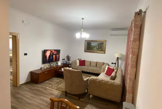 Shtepi ne shitje Vila Luksoze ne Tirane, 4+1, Mobilimi Bosh, pa mobiluar, Pagesa 330,000  Euro.