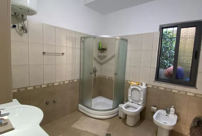 Shtepi ne shitje Vila Luksoze ne Tirane, 4+1, Mobilimi Bosh, pa mobiluar, Pagesa 330,000  Euro.