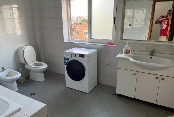 Shtepi me qera Apartament ne Tirane, 2+1, Mobilimi E mobiluar, Pagesa 450  Euro.