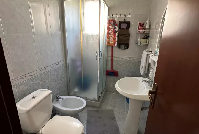 Shtepi me qera Apartament ne Tirane, 2+1, Mobilimi E mobiluar, Pagesa 500  Euro.