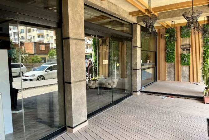 Ambiente Commerciale in Affitto 1+1 a Tirana - 1,000 Euro