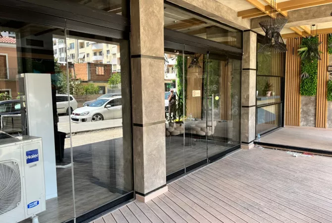 Ambiente Commerciale in Affitto 1+1 a Tirana - 1,000 Euro