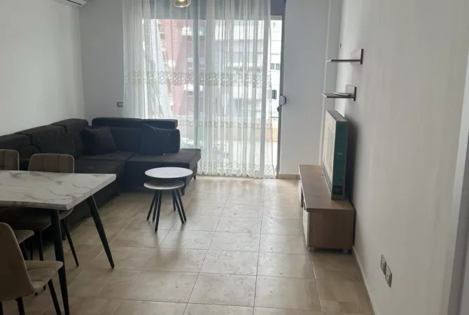 Shtepi me qera Apartament ne Tirane, 3+1, Mobilimi E mobiluar, Pagesa 70,000  Leke.