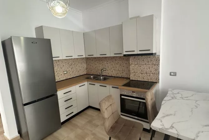 Shtepi me qera Apartament ne Tirane, 3+1, Mobilimi E mobiluar, Pagesa 70,000  Leke.