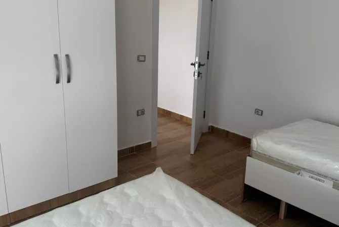 Shtepi me qera Apartament ne Tirane, 3+1, Mobilimi E mobiluar, Pagesa 70,000  Leke.