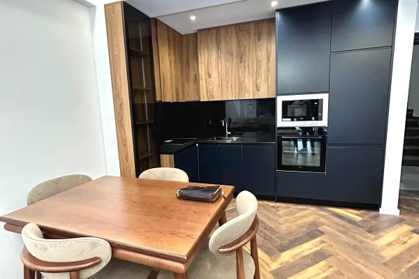 Shtepi me qera 2+1 ne Tirane - 1,000 Euro