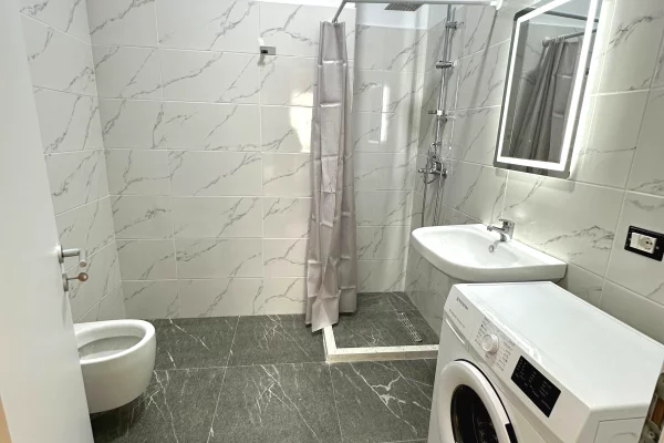 Shtepi me qera 3+1 ne Tirane - 1,200 Euro