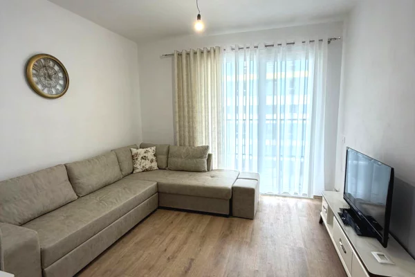 Shtepi me qera 2+1 ne Tirane - 450 Euro