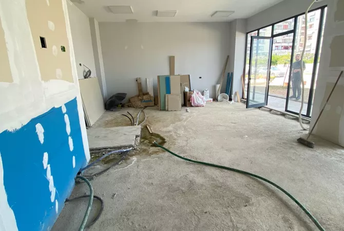 Ambiente Commerciale in Affitto 1+1 a Tirana - 600 Euro
