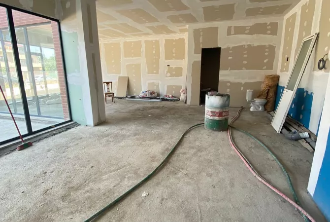 Ambiente Commerciale in Affitto 1+1 a Tirana - 600 Euro