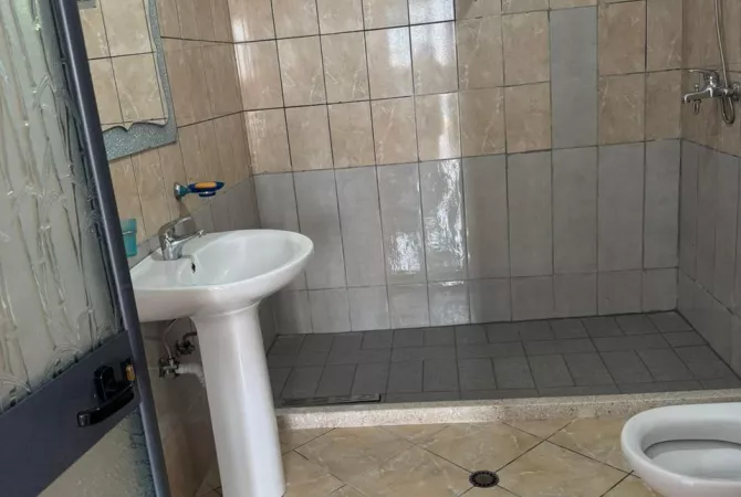 Shtepi me qera Apartament ne Tirane, 1+1, Mobilimi E mobiluar, Pagesa 30,000  Leke.