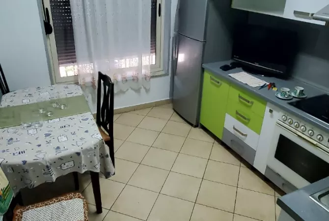 Shtepi me qera Apartament ne Tirane, 2+1, Mobilimi E mobiluar, Pagesa 530  Euro.