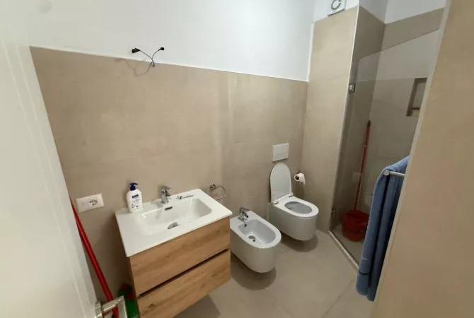 Shtepi me qera Apartament ne Tirane, 2+1, Mobilimi E mobiluar, Pagesa 650  Euro.