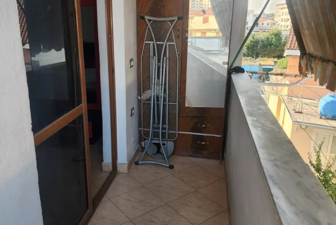 Shtepi ne shitje Apartament ne Tirane, 1+1, Mobilimi E mobiluar, Pagesa 123,200  Euro.