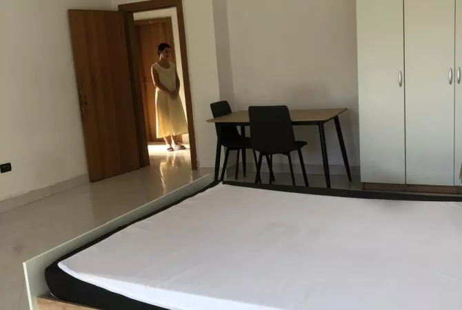 Shtepi me qera Apartament ne Tirane, Garsoniere, Mobilimi E mobiluar, Pagesa 30,000  Leke.